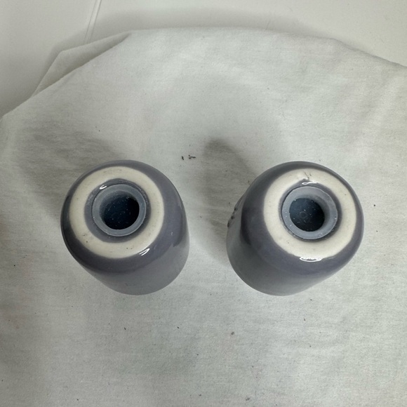 Set of Gray Ceramic Mason Jar Salt & Pepper Shakers. (B) - Picture 5 of 5